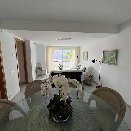 Isholidays Acron Apartment *